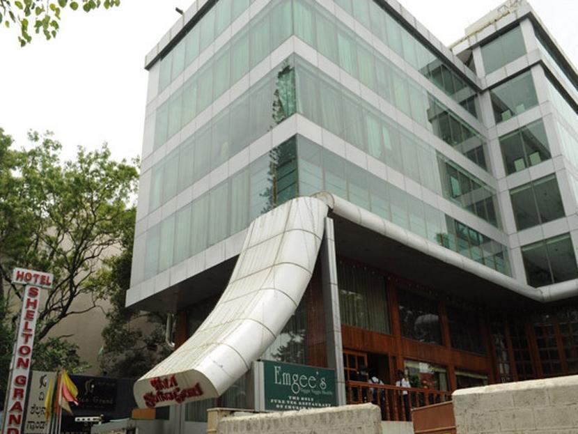 The Shelton Grand Hotel Bangalore Exterior foto