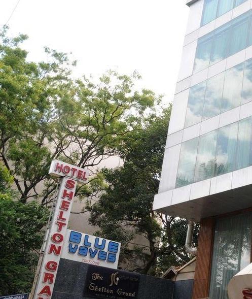 The Shelton Grand Hotel Bangalore Exterior foto