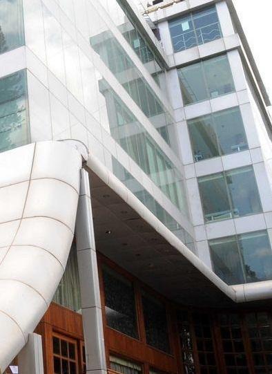 The Shelton Grand Hotel Bangalore Exterior foto